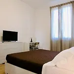 Lia\'S Home Modern Flat 2 Bedroom W Balcony