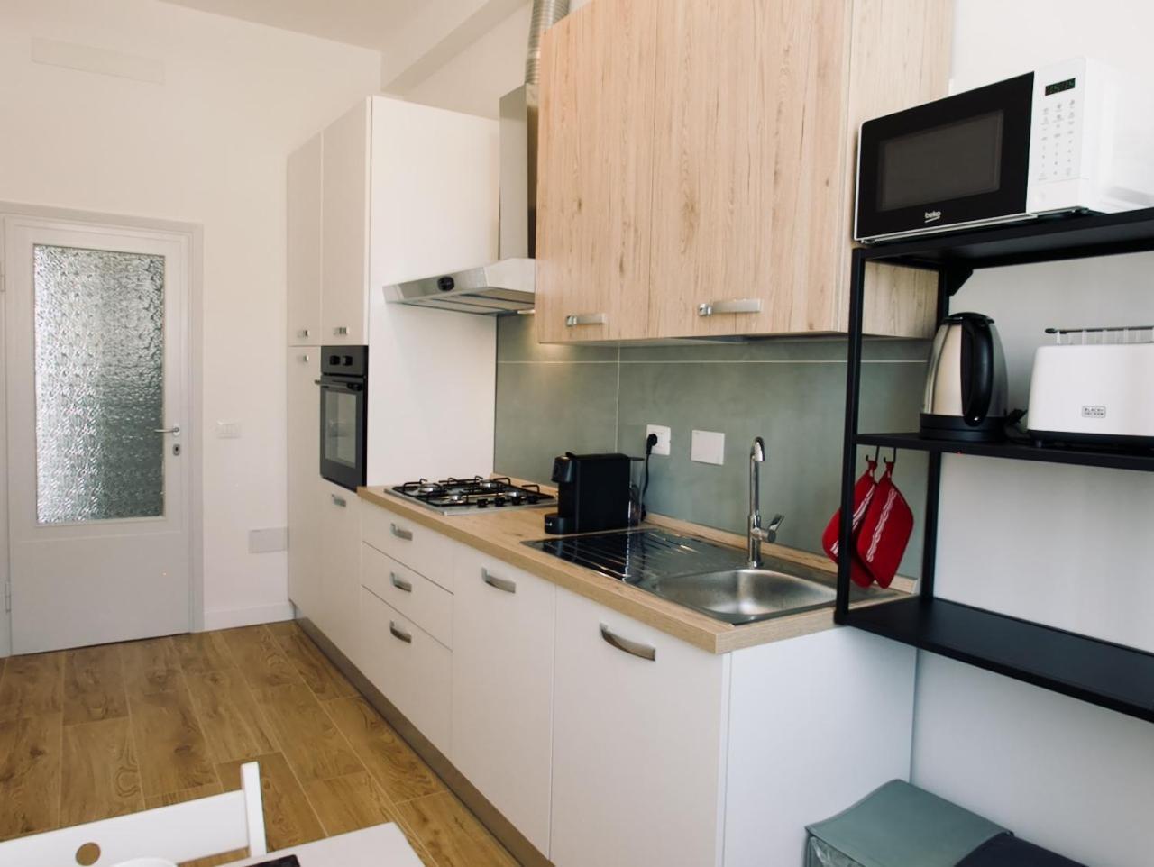 Lia's Modern Flat 2 Bedroom W Balcony Apartment Florence