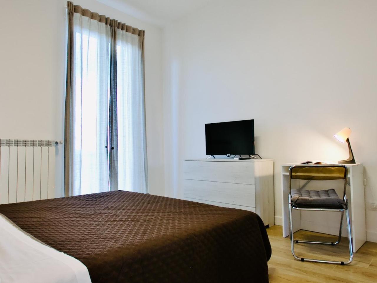 Apartment Lia's Modern Flat 2 Bedroom W Balcony