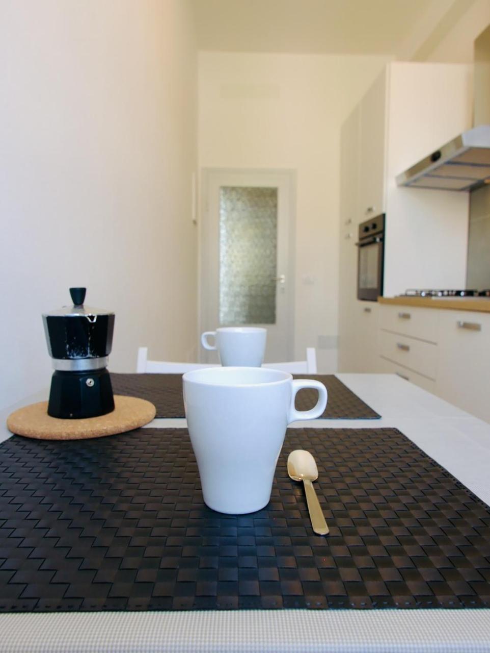 Lia's Modern Flat 2 Bedroom W Balcony Apartment Florence