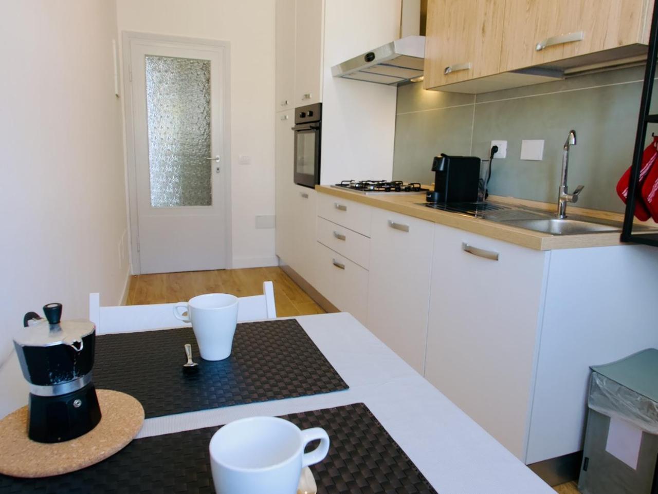 Lia's Modern Flat 2 Bedroom W Balcony Florence