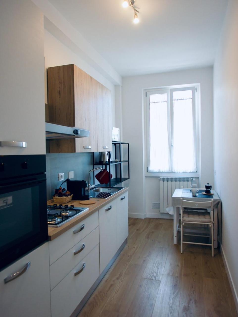 Apartment Lia's Modern Flat 2 Bedroom W Balcony Florence