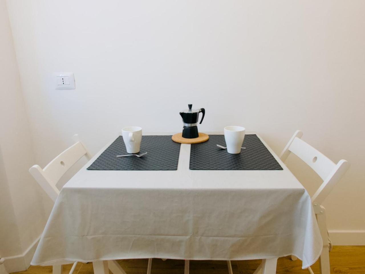 Lia's Modern Flat 2 Bedroom W Balcony * Firenze
